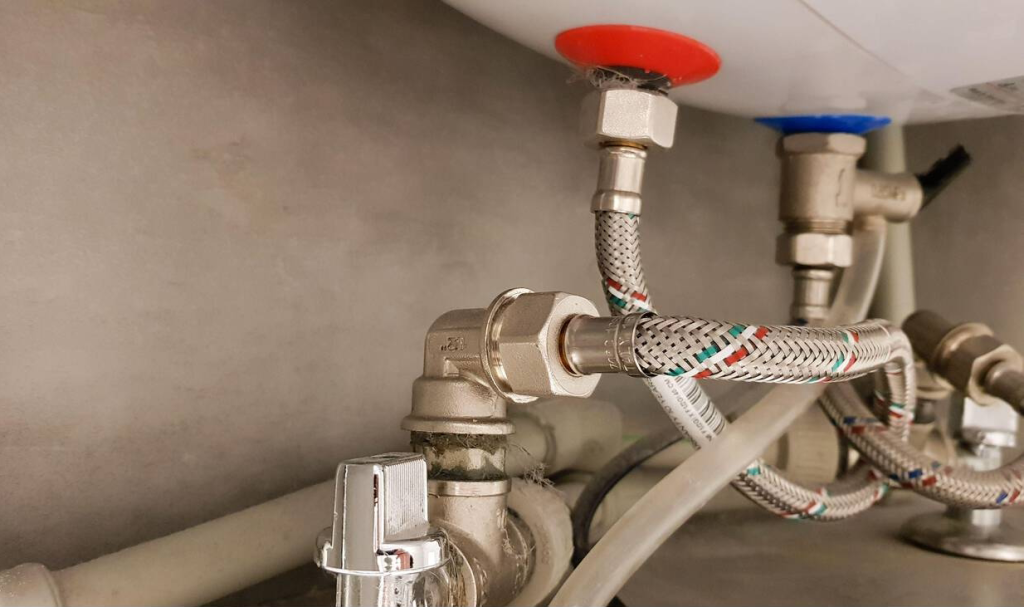 Xử lý vết rò rỉ và tự sửa chữa bình nóng lạnh bị chảy nước
