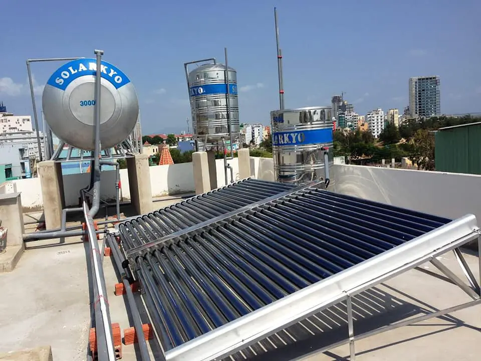 giá máy nước nóng năng lượng mặt trời​