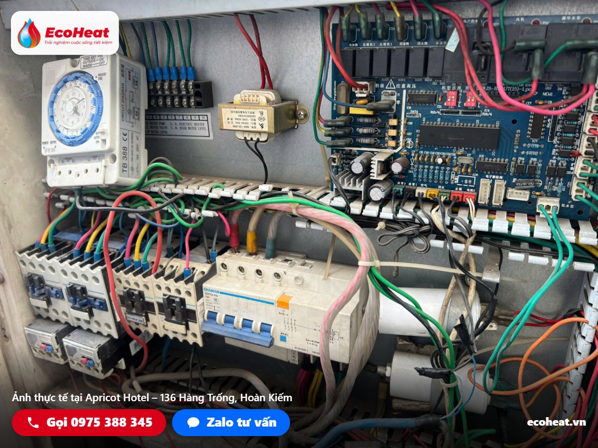 Tủ điện điều khiển máy Heat Pump Jiko với bo mạch cũ, khởi động từ, rơ-le nhiệt và aptomat
